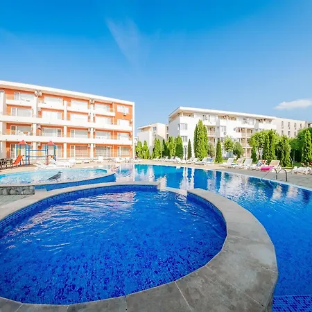- Sleeps 6 Pet Friendly & 6 Pools Апартаменти