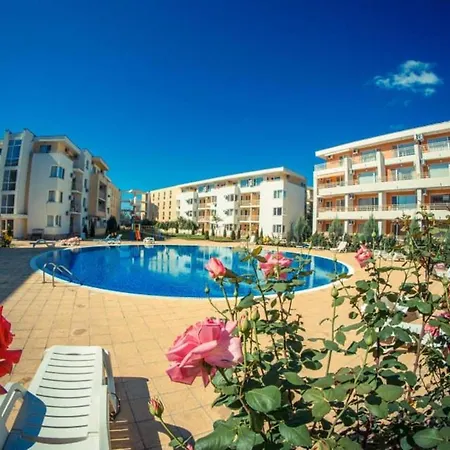 Апартаменти - Sleeps 6 Pet Friendly & 6 Pools