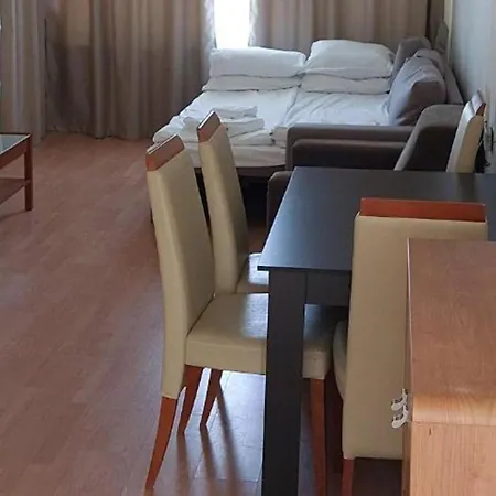 - Sleeps 6 Pet Friendly & 6 Pools Slantschew brjag