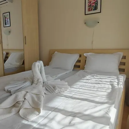 Апартаменти - Sleeps 6 Pet Friendly & 6 Pools